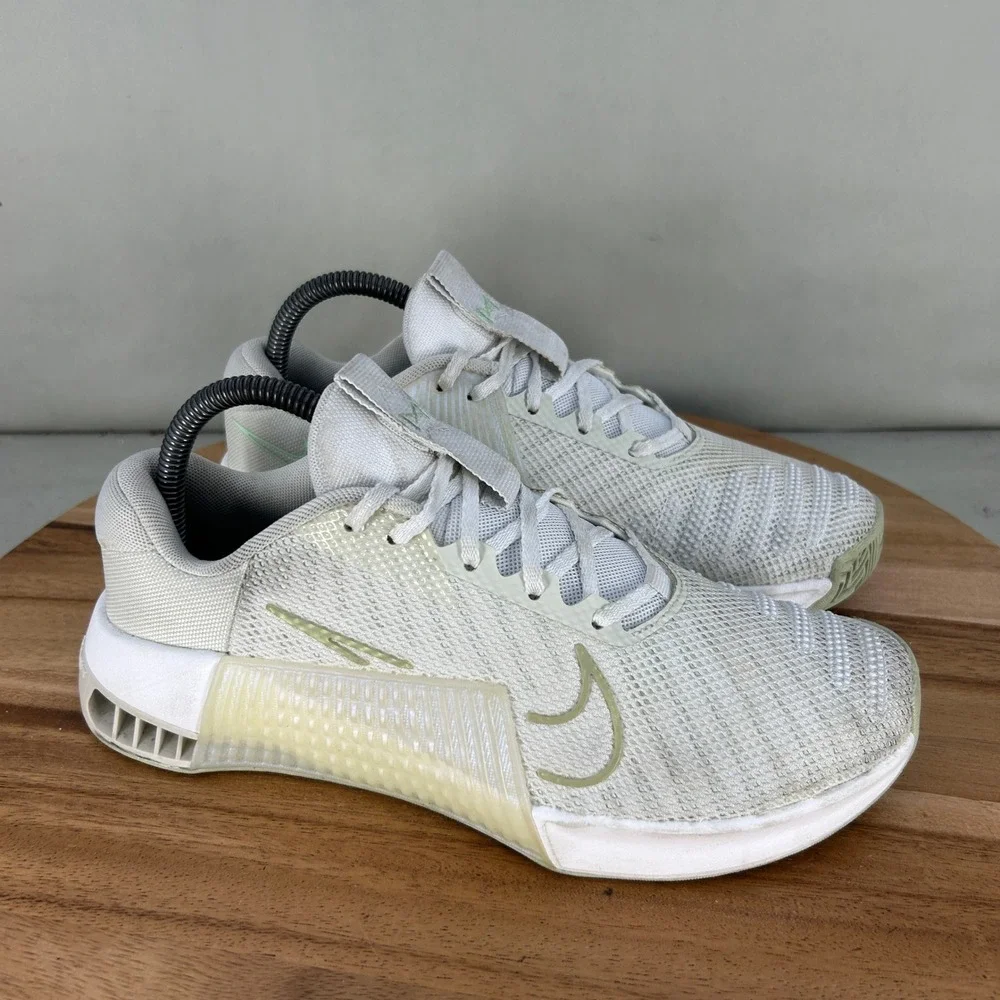 Nike Metcon 9 Womens Training Shoes FJ1571-001 Light Bone Green Size 8.5 Workout